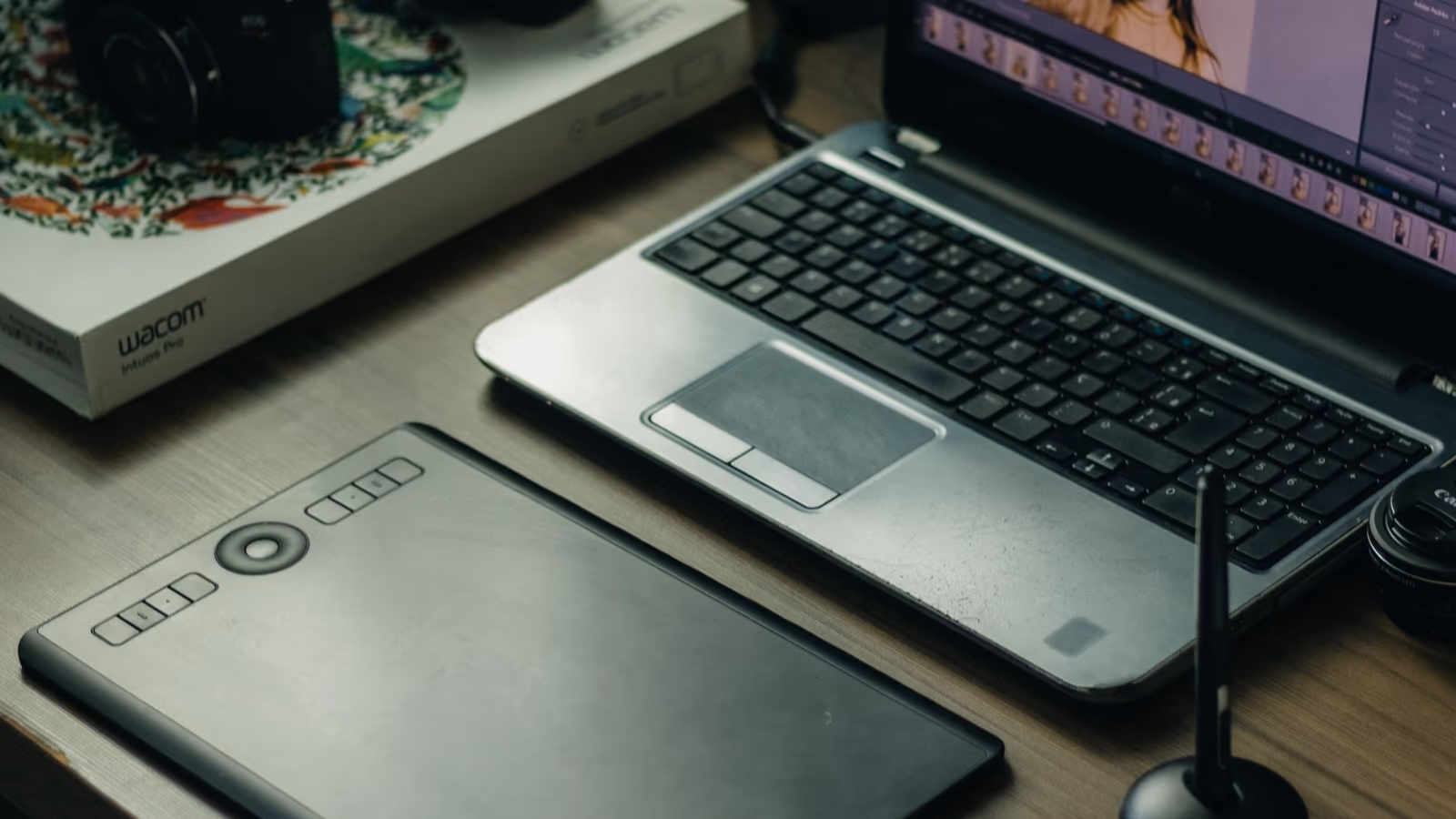 laptop do hoa — hình 04 Laptop đồ họa cần màn hình rõ nét để kiểm tra chi tiết trong bản vẽ và sản phẩm sáng tạo — hình 04