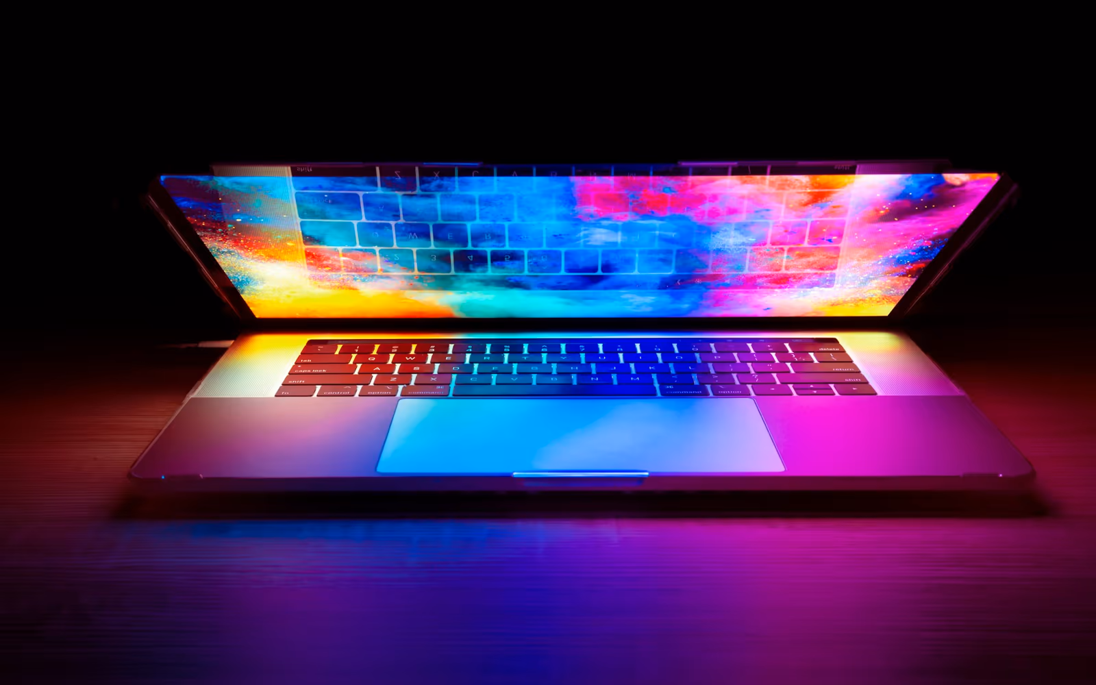 Laptop hai màn hình phục vụ quy trình thiết kế và sáng tạo nội dung