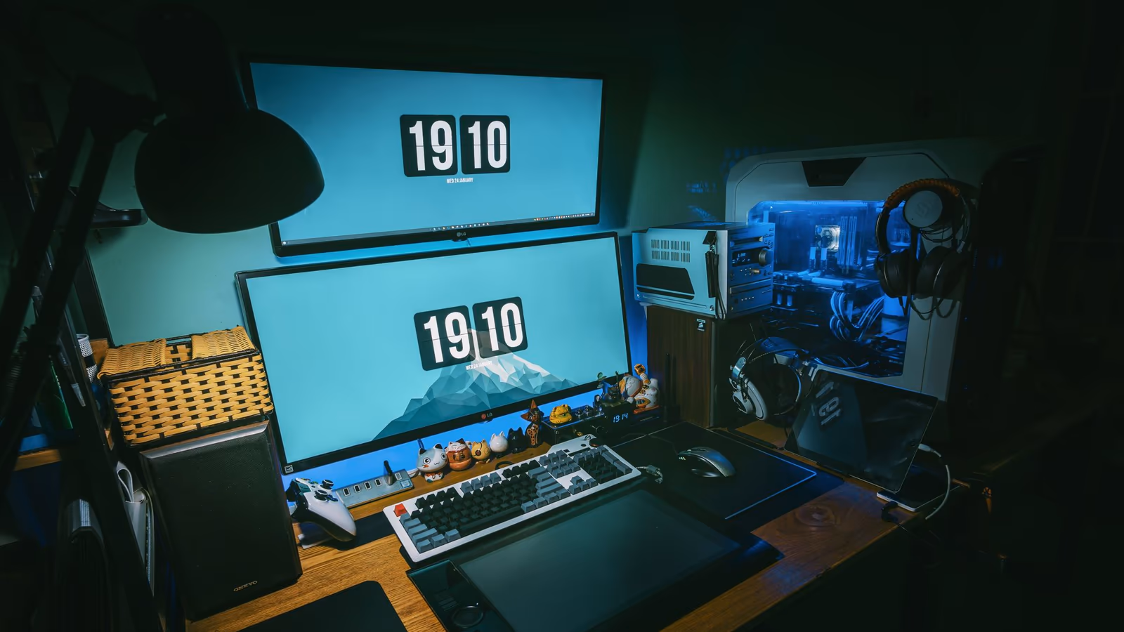 laptop gaming — hình 06 Bố cục nhiều thiết bị minh họa nhu cầu kết nối màn hình ngoài khi chơi game hoặc phát trực tiếp — hình 06