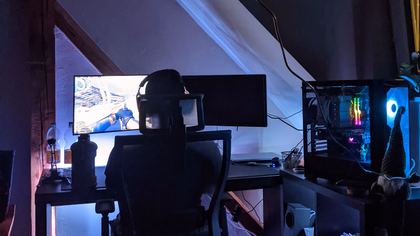 laptop gaming — hình 09 Laptop gaming có thể kết hợp màn hình ngoài để mở rộng không gian hiển thị và tăng hiệu quả sử dụng — hình 09