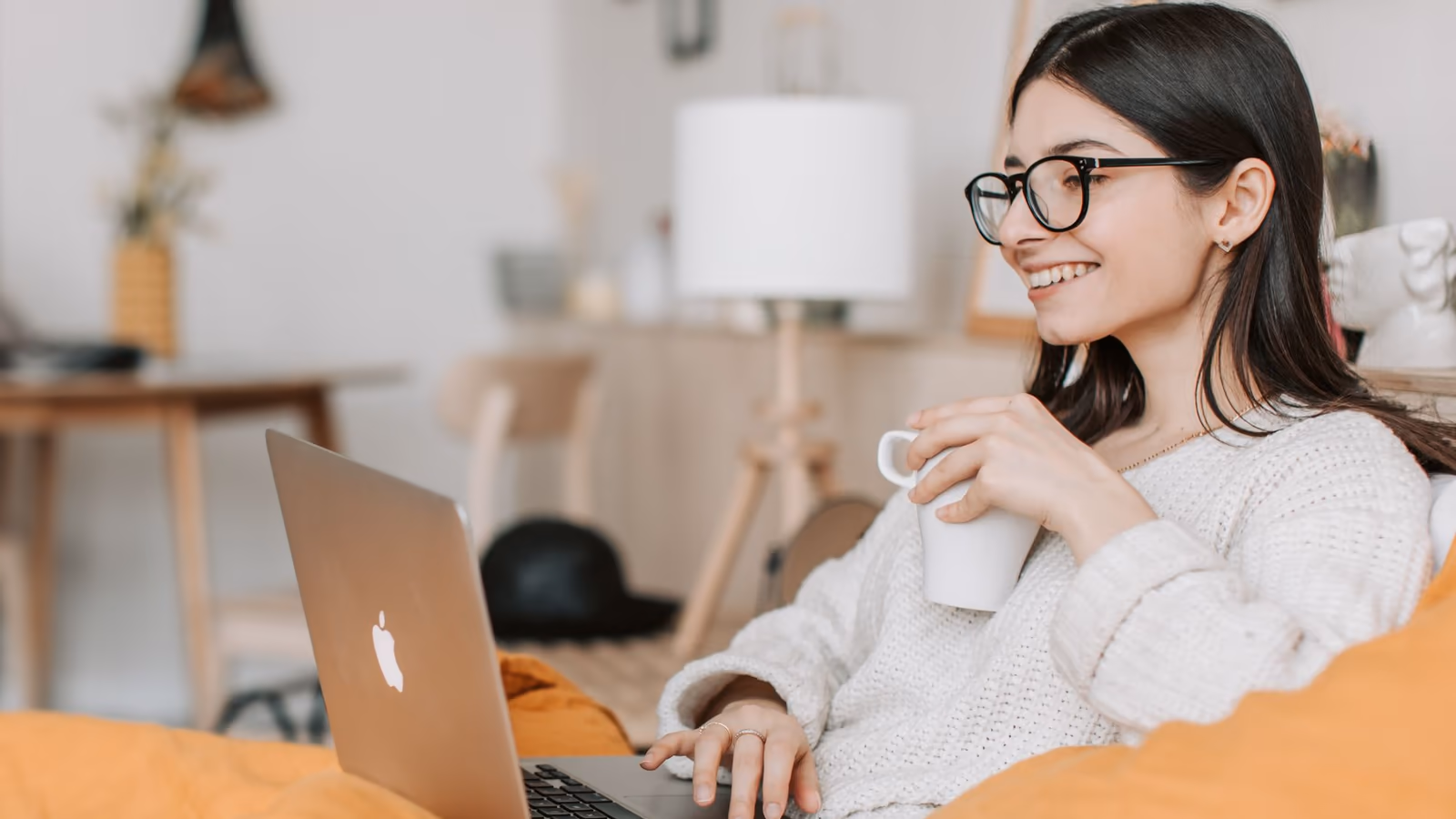 laptop mong nhe — hình 06 Thiết kế thanh lịch phù hợp với sinh viên, nhân viên văn phòng và người thường xuyên gặp khách hàng — hình 06