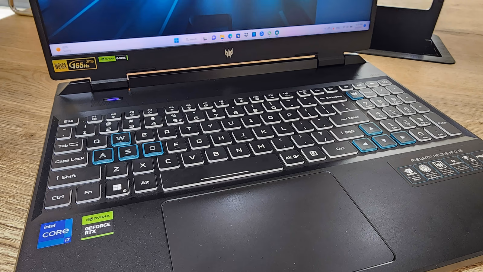 Acer Predator Helios Neo 18 — ảnh chi tiết 04 Acer Predator Helios Neo 18 — ảnh chi tiết 04