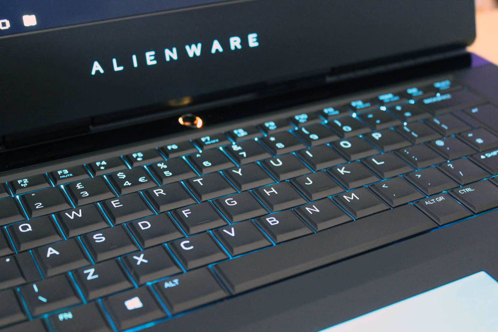 Alienware 15 R3 — ảnh chi tiết 04 Alienware 15 R3 — ảnh chi tiết 04