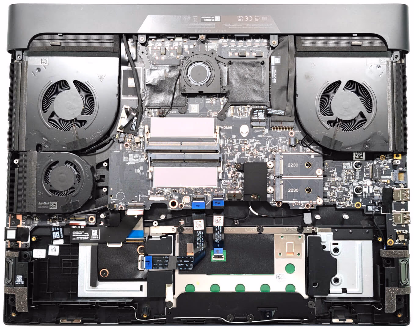 Alienware Area-51m R2 — ảnh chi tiết 03 Alienware Area-51m R2 — ảnh chi tiết 03