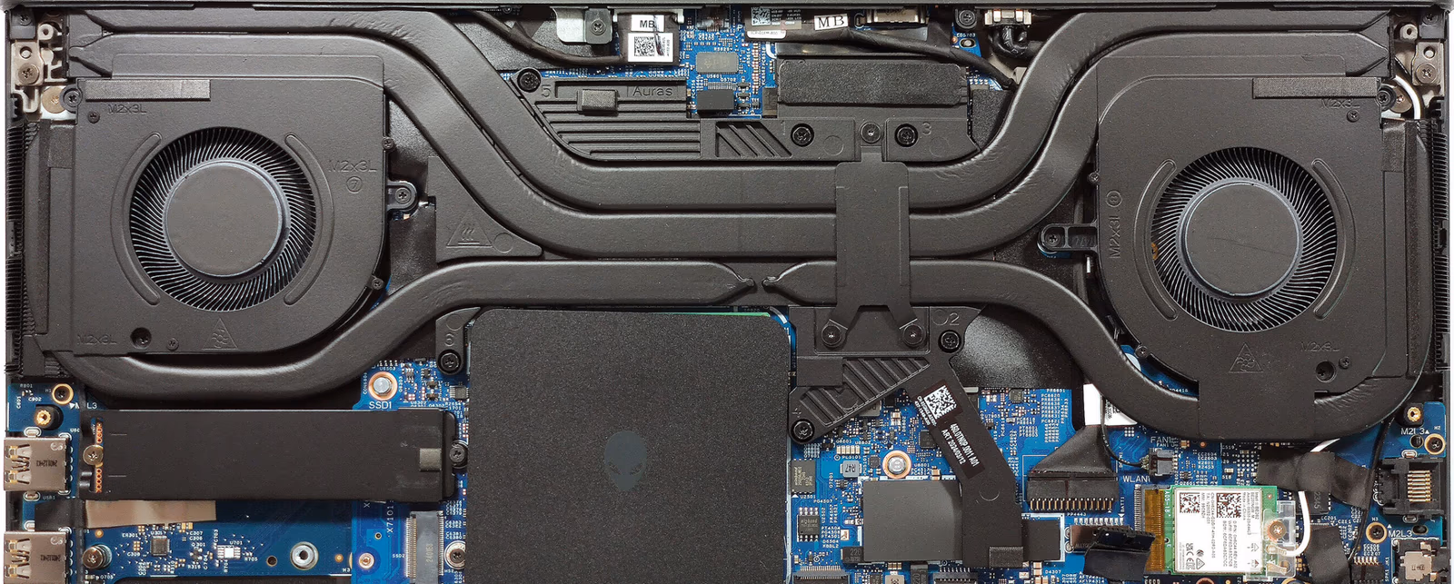 Alienware m15 R2 — ảnh chi tiết 02
