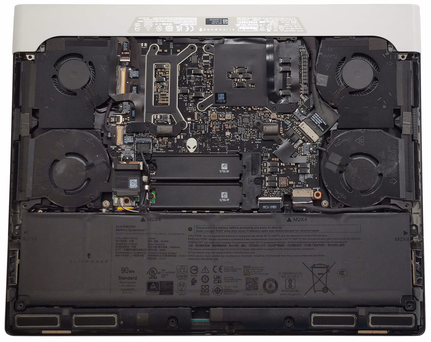 Alienware m15 R3 — ảnh chi tiết 01 Alienware m15 R3 — ảnh chi tiết 01