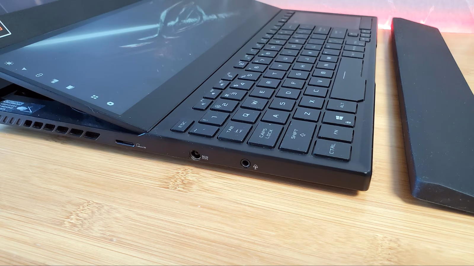 Asus ROG Zephyrus Duo 15 GX551 — ảnh chi tiết 01 Asus ROG Zephyrus Duo 15 GX551 — ảnh chi tiết 01