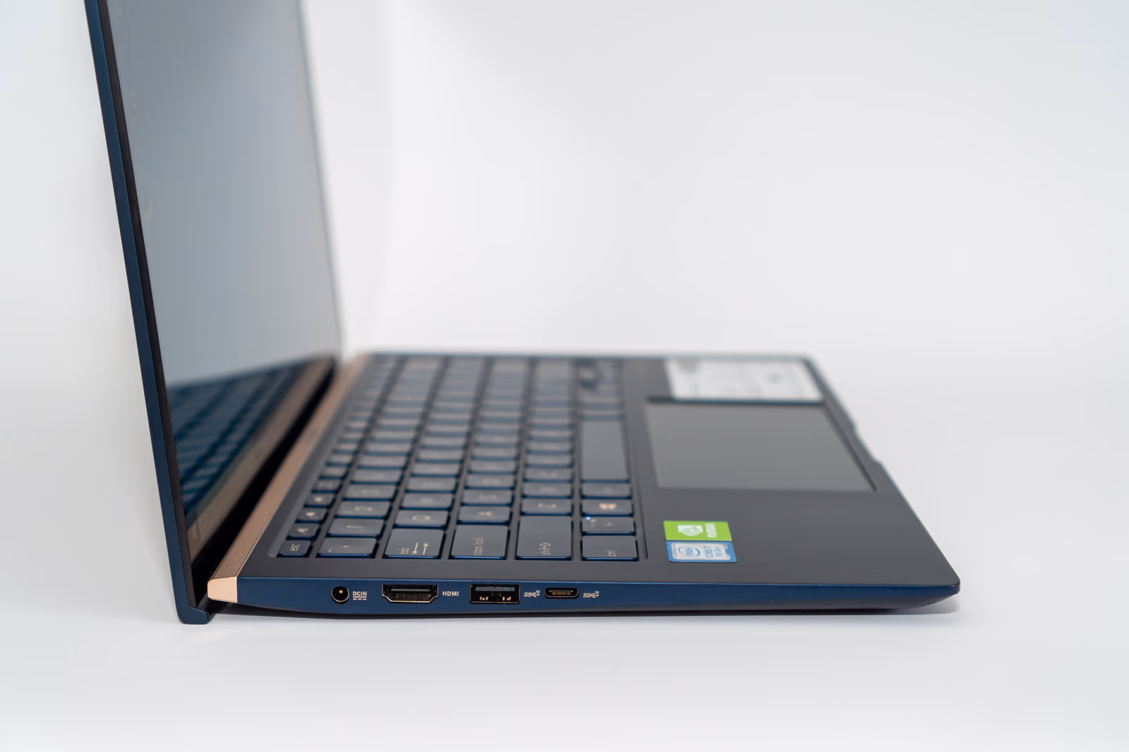 Asus ZenBook 14 UX434F — ảnh chi tiết 02 Asus ZenBook 14 UX434F — ảnh chi tiết 02