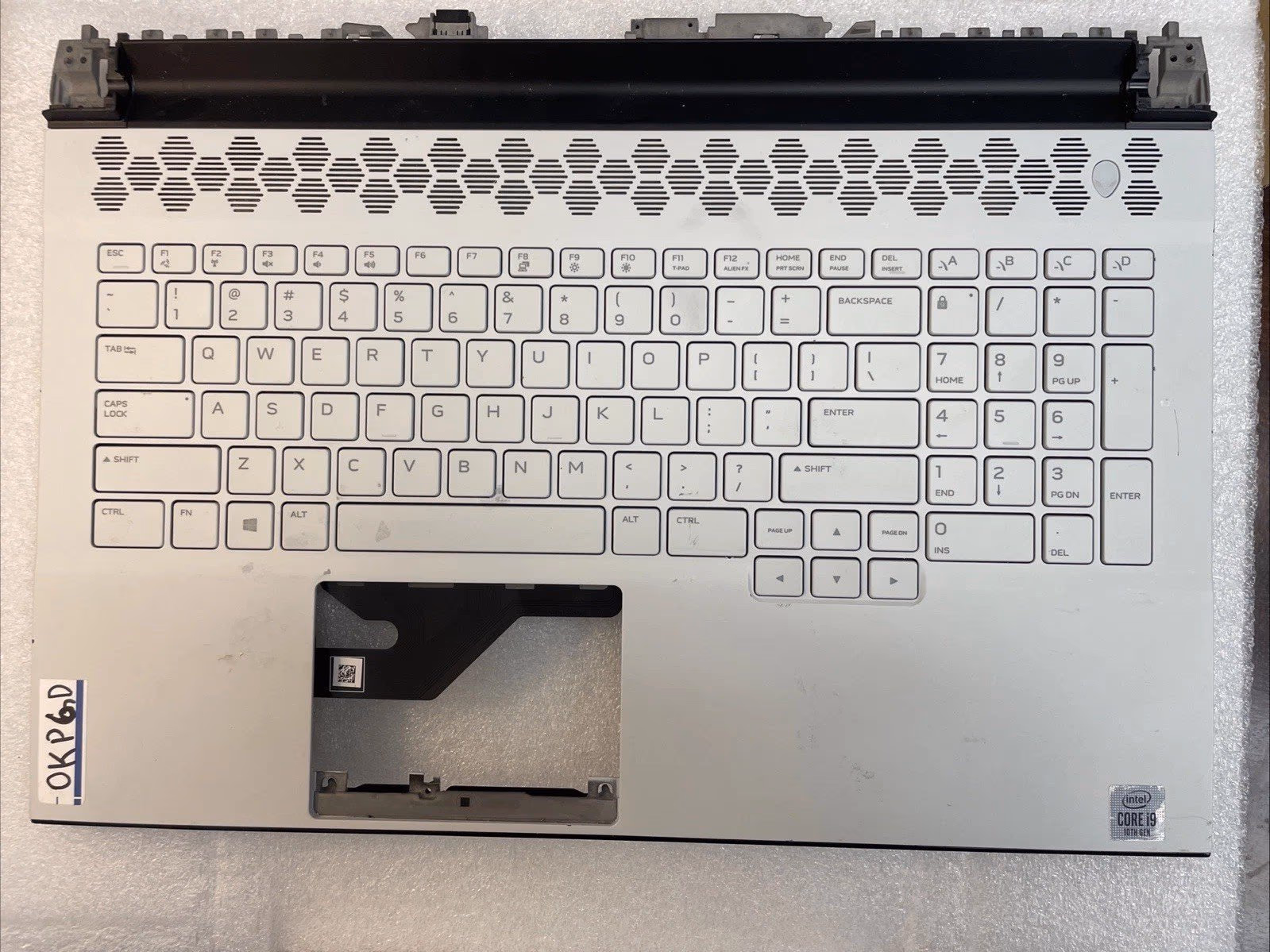 Dell Alienware m17 R3 — ảnh chi tiết 03 Dell Alienware m17 R3 — ảnh chi tiết 03