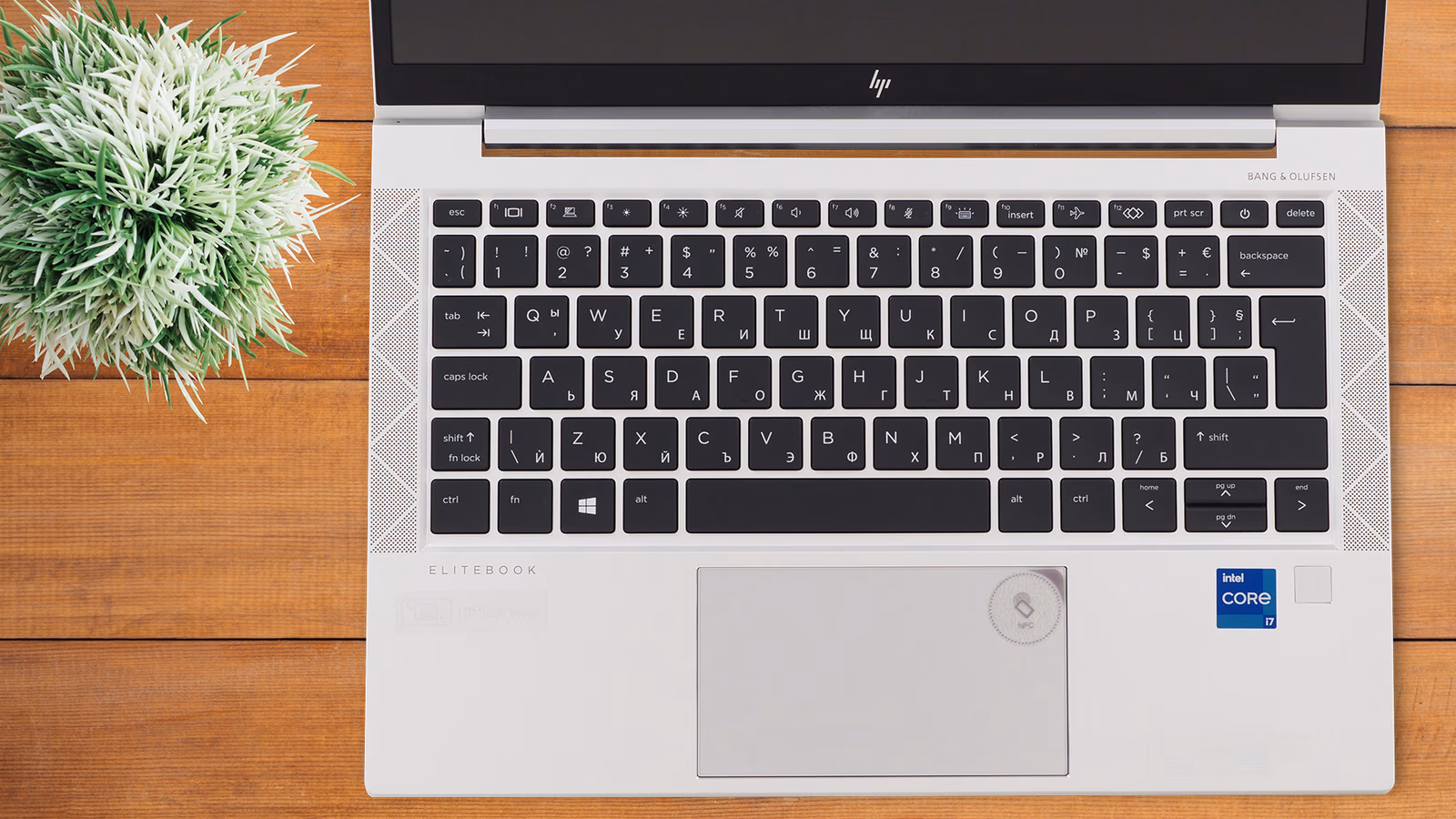 HP EliteBook 830 G5 — ảnh chi tiết 02 HP EliteBook 830 G5 — ảnh chi tiết 02