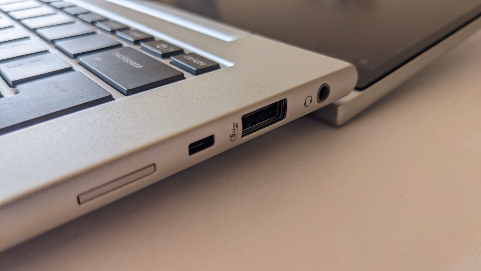 HP EliteBook 845 G8 — ảnh chi tiết 01 HP EliteBook 845 G8 — ảnh chi tiết 01