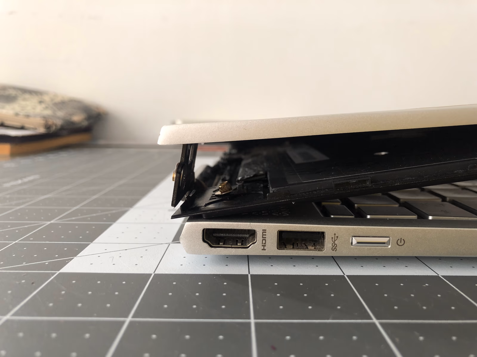 HP Spectre x360 14-ea0000 — ảnh chi tiết 01 HP Spectre x360 14-ea0000 — ảnh chi tiết 01