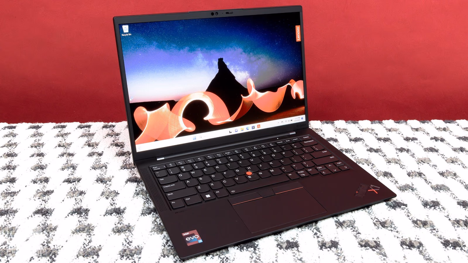 Lenovo ThinkPad X1 Carbon Gen 11 — ảnh chi tiết 04 Lenovo ThinkPad X1 Carbon Gen 11 — ảnh chi tiết 04