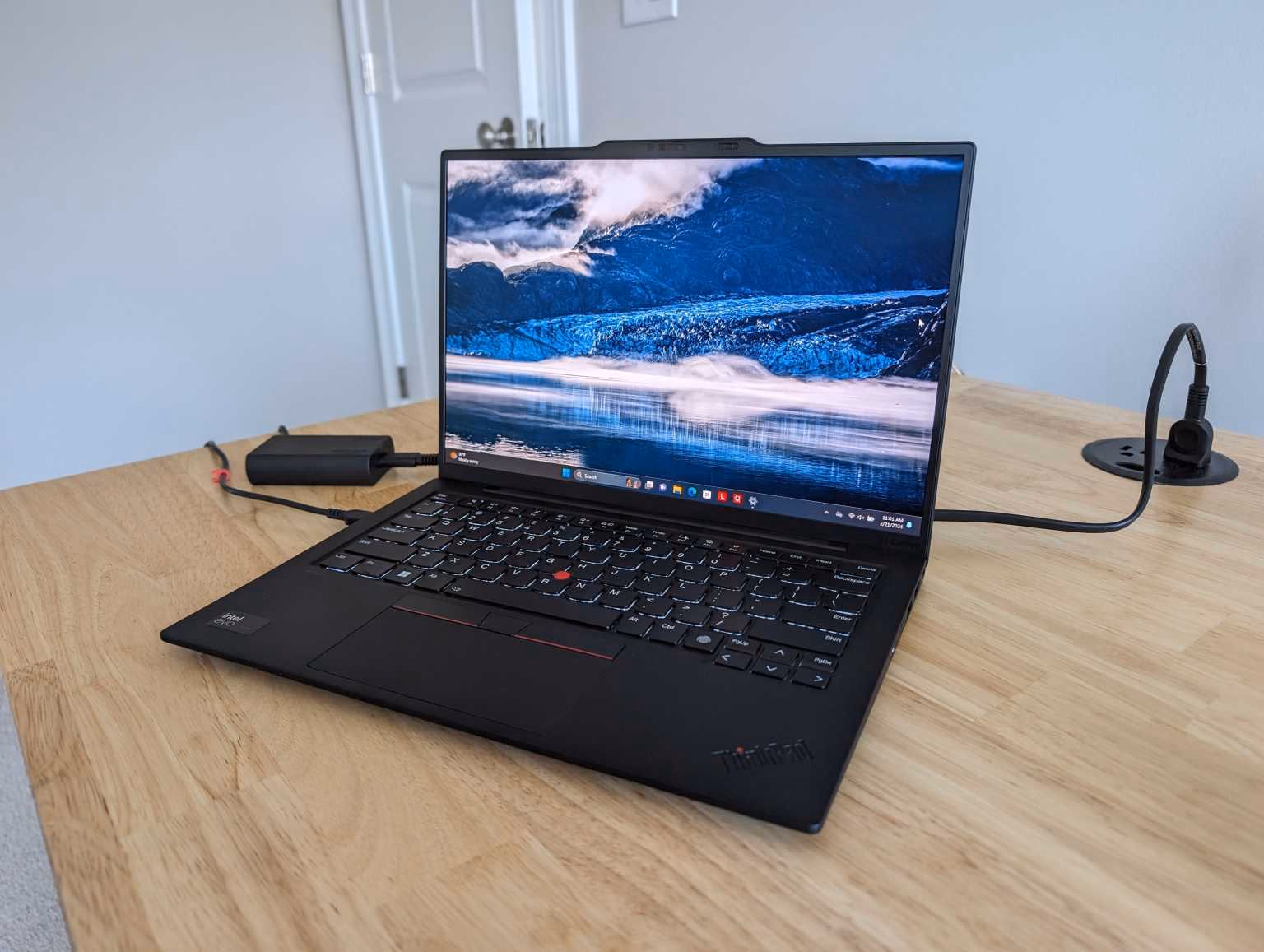 Lenovo ThinkPad X1 Carbon Gen 12 — ảnh chi tiết 04 Lenovo ThinkPad X1 Carbon Gen 12 — ảnh chi tiết 04