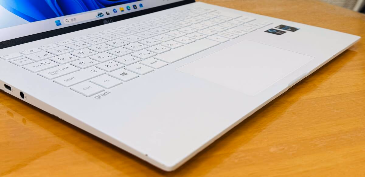 LG Gram 14 2021 — ảnh chi tiết 04 LG Gram 14 2021 — ảnh chi tiết 04