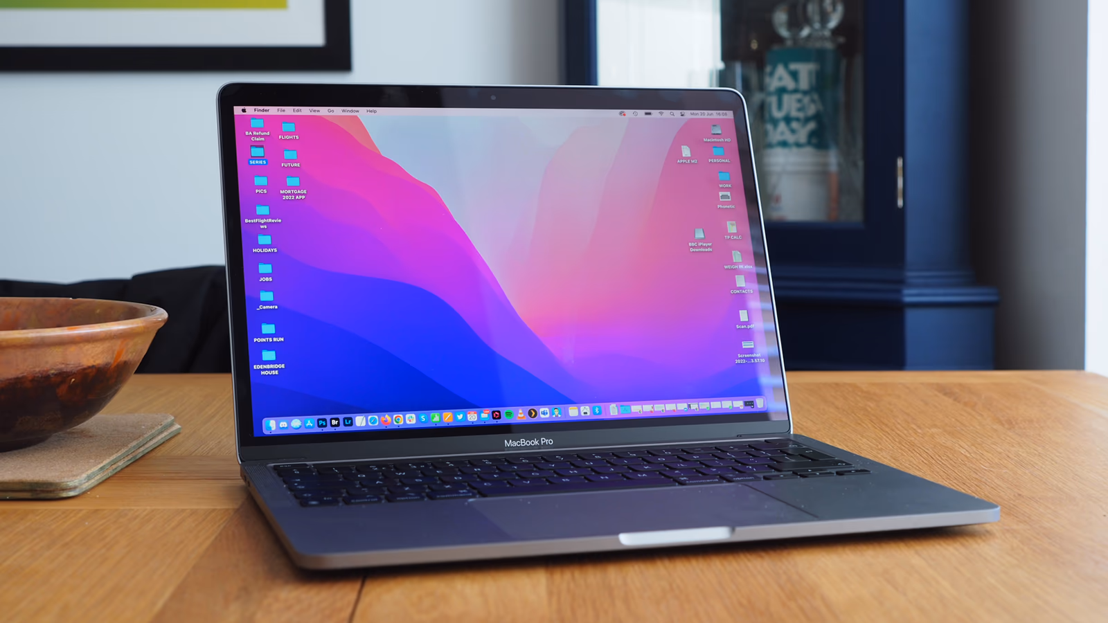 MacBook Pro 13 2022 M2 — ảnh chi tiết 03