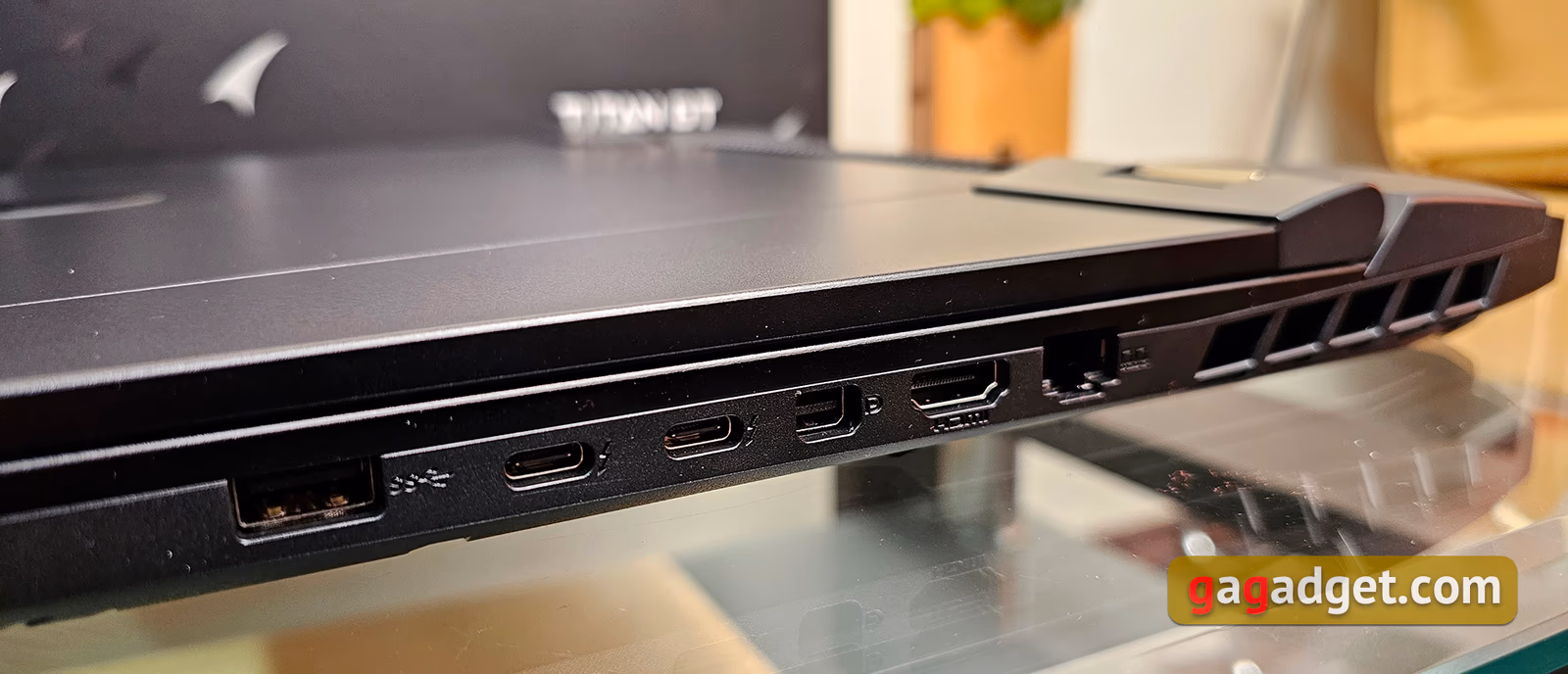 MSI Titan GT77 HX — ảnh chi tiết 02 MSI Titan GT77 HX — ảnh chi tiết 02