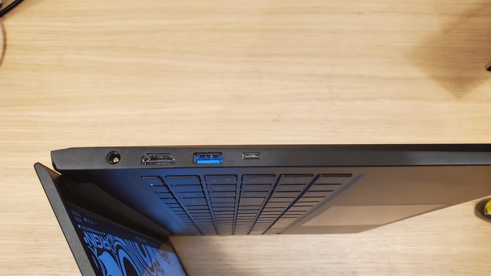 Samsung Galaxy Book Go — ảnh chi tiết 03 Samsung Galaxy Book Go — ảnh chi tiết 03